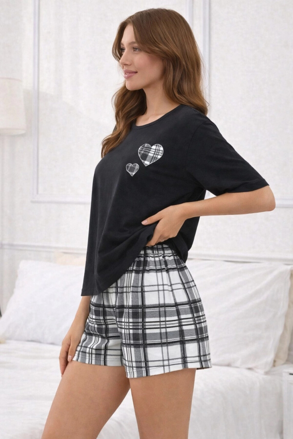 Cool & Sexy Kalp Baskılı Siyah Tişörtlü Ekose Şortlu Kadın Pijama Takımı görsel 4