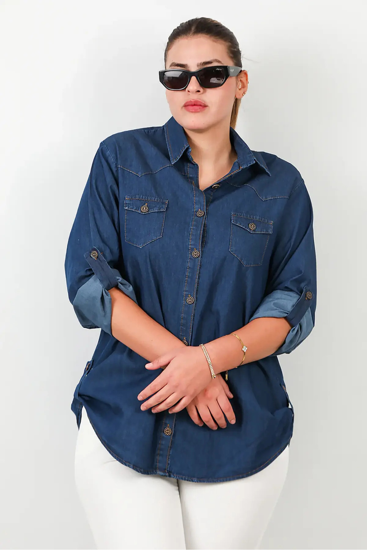 FOR ESRA BIG TREND  Kadın Büyük Beden Kol ve Yan Apoletli Katlamalı Küçük Kapaklı Cep Dokuma Düğmeli Kot Gömlek - Görsel 4