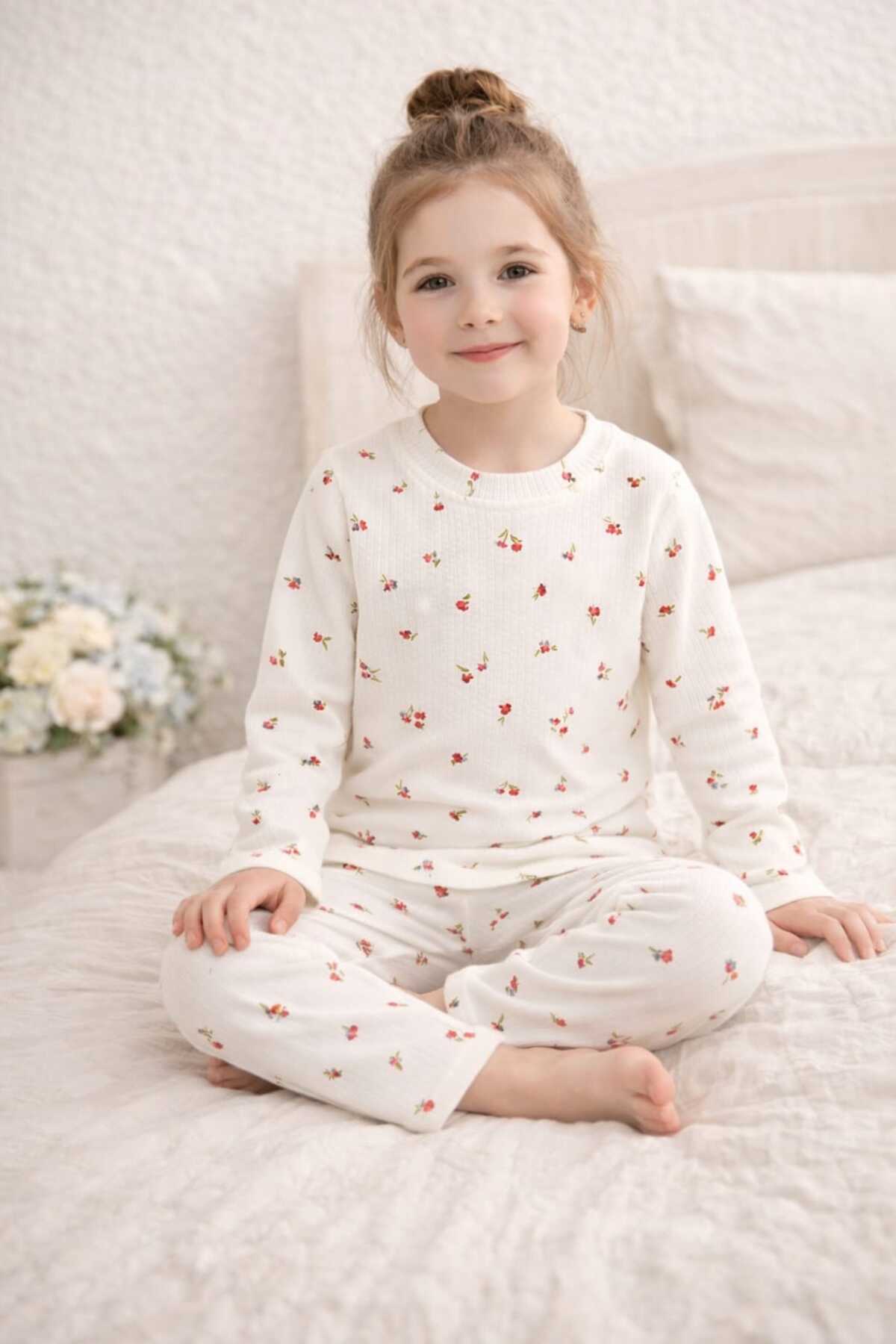 krm kerem bebe Yeni Sezon %100 Pamuk Likralı Desenli Kız Çocuk Pijama Takımı fotoğrafı 3 (önizleme)