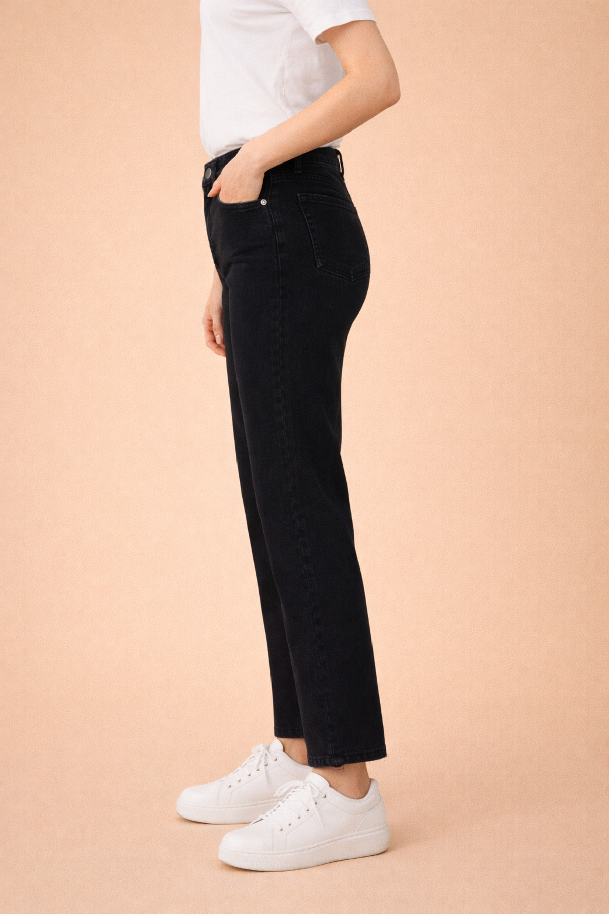 TRUEJNS  True Kadın Siyah Yüksek Bel Likralı Trend Mom Jean - Görsel 2