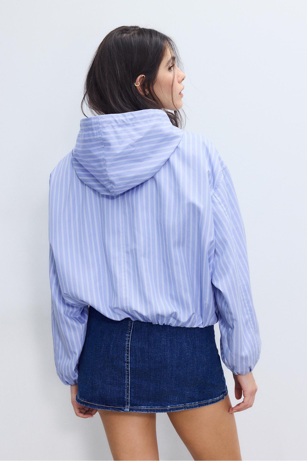 Stradivarius  Basic naylon çizgili kapüşonlu ceket - Görsel 5