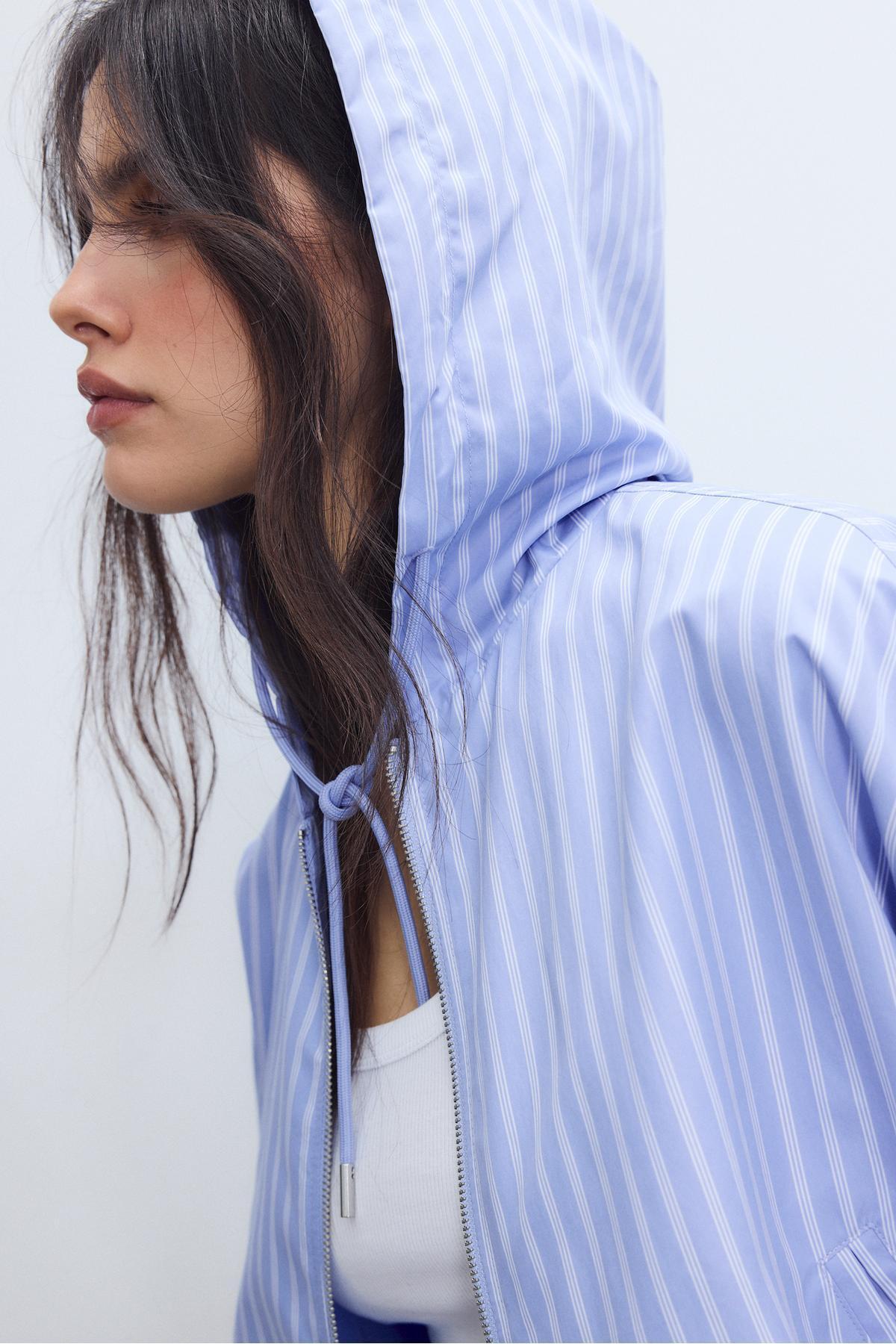 Stradivarius  Basic naylon çizgili kapüşonlu ceket - Görsel 4