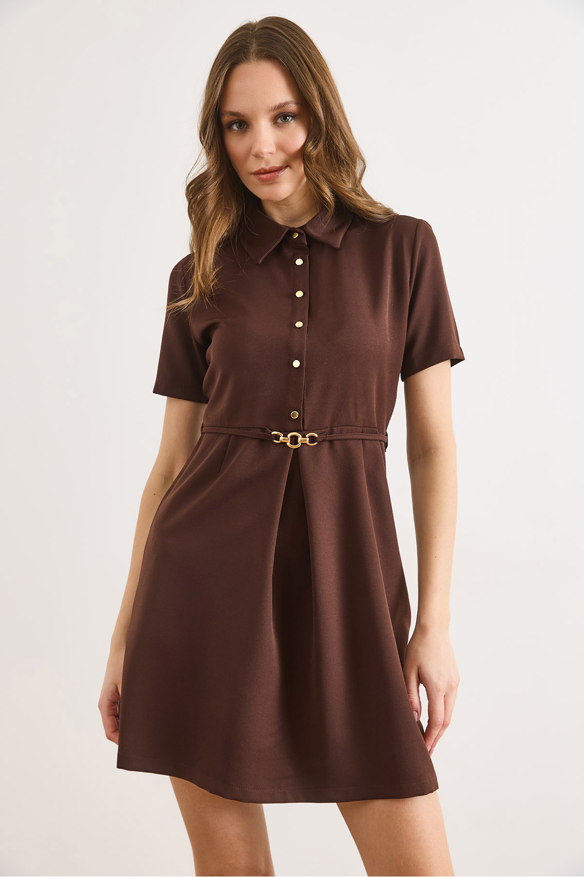 Olalook  Kadın Kahverengi Yarıya Kadar Düğmeli Kemerli Mini Kloş Elbise ELB-19002591 - Görsel 4