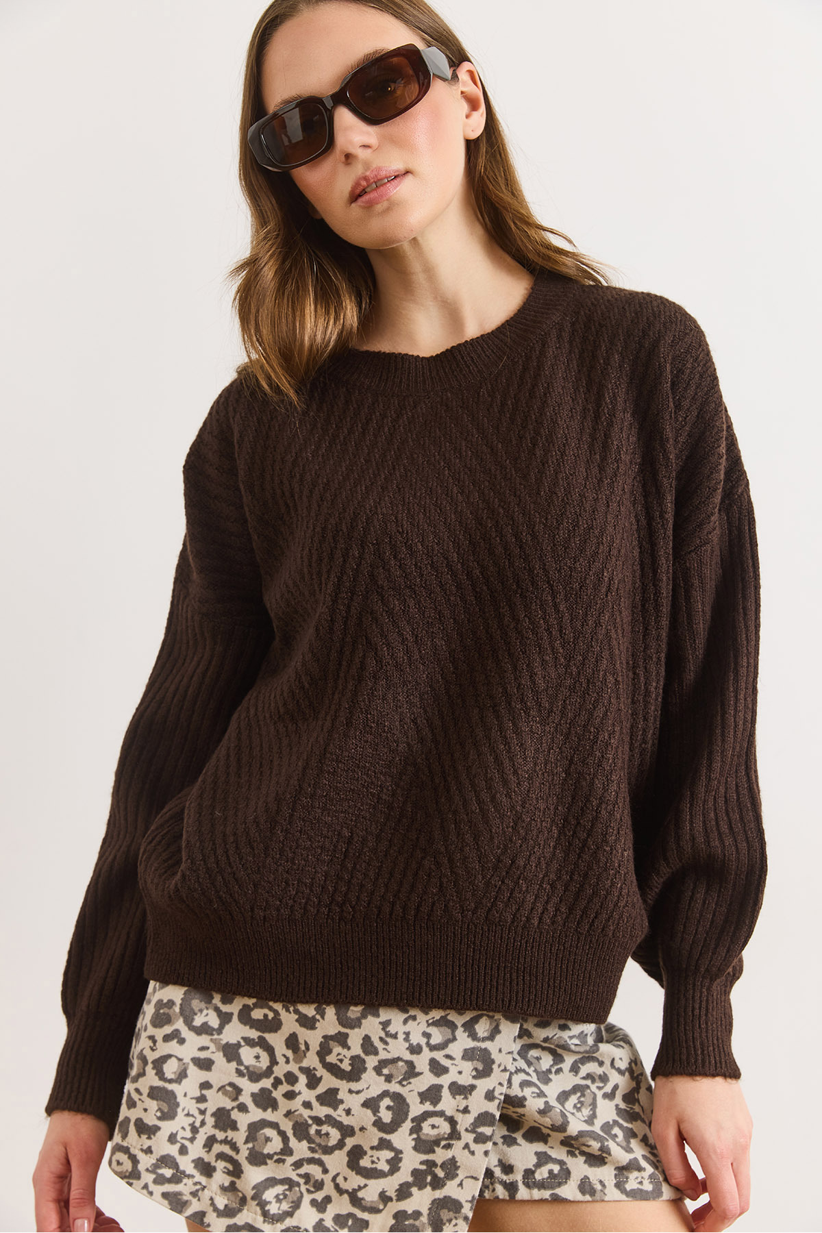 Women's Bitter Coffee Crew Neck Geometric Patterned Knitwear SweaterKZK-19001151