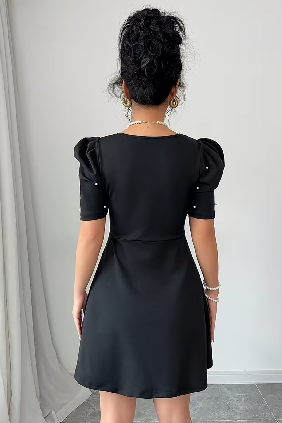 deafox  Siyah Kısa Kollu Kare Yaka İnci Detay Mini Krep Kumaş Elbise - Görsel 5