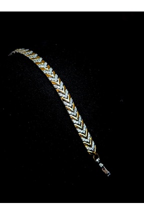 RoseVely Lüks Zirkon Taşlı V Motifli Altın Rengi Kadın Bileklik - Zarif Tasarım