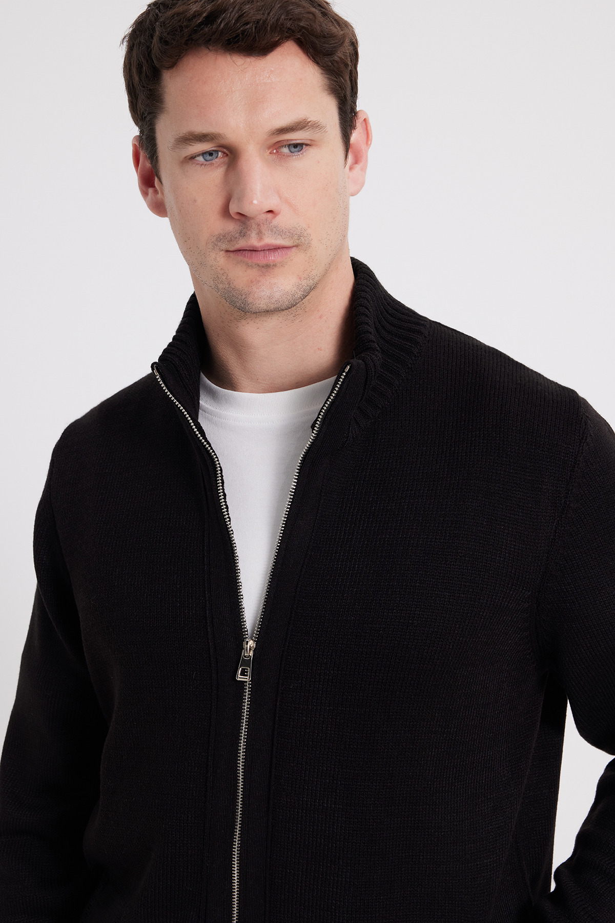 Tudors  Erkek Standart Fit Normal Kesim Fermuarlı Siyah Hırka - Görsel 5