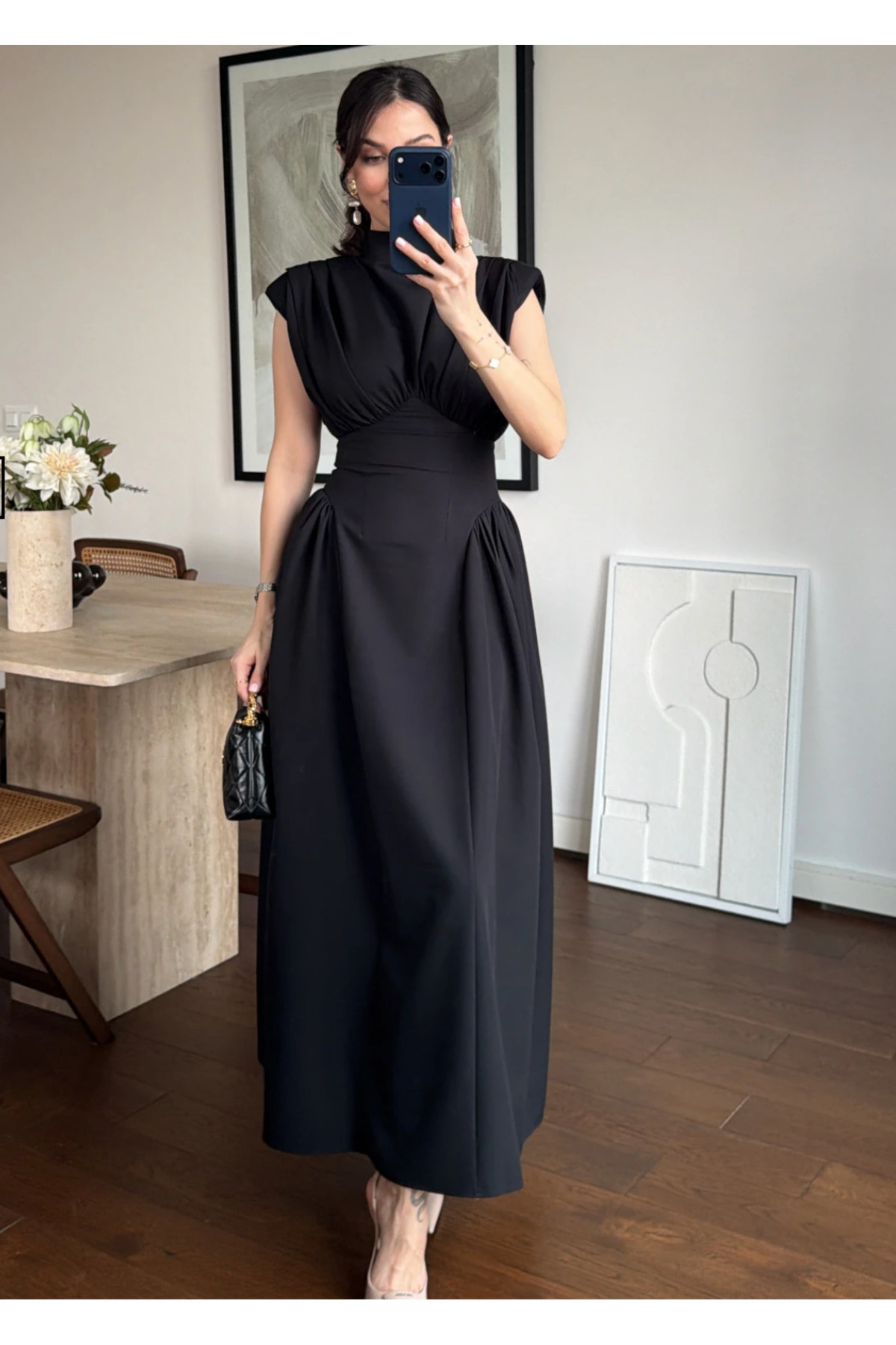 MareandCo  Siyah Vatkalı Dik Yaka Belden Oturtmalı Elbise