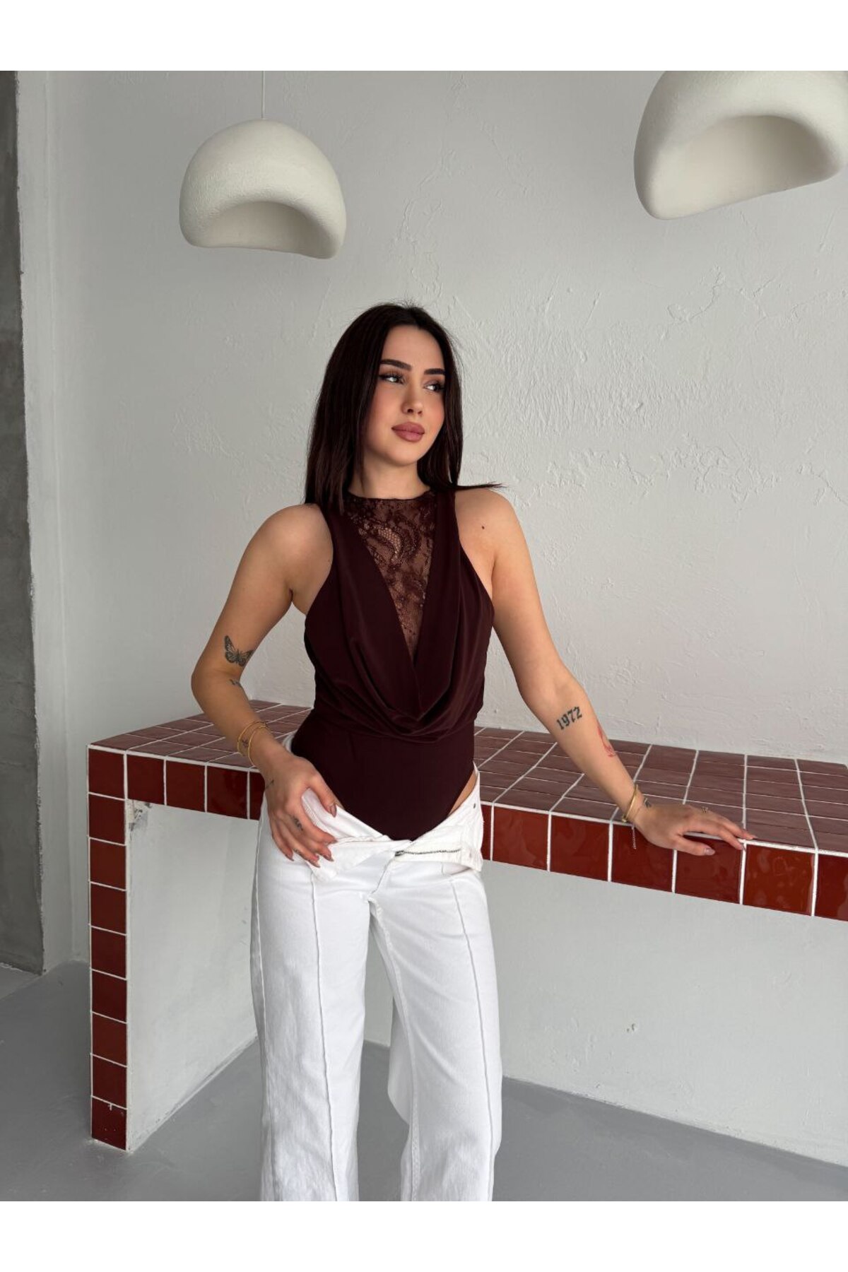 BE CHİC  KADIN OMUZU AÇIK DEGAJE YAKA GÖĞÜS VE SIRT DEKOLTELİ DANTEL DETAYLI TRANSPARAN BODYSUİT ZIBIN KL1900 - Görsel 3