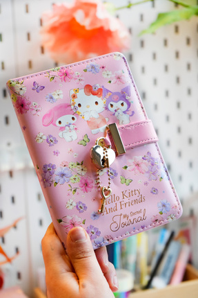 Victoria's Journals Kuromi ve Arkadaşları Kilitli Günlük A6 192 sayfa 80 gr.