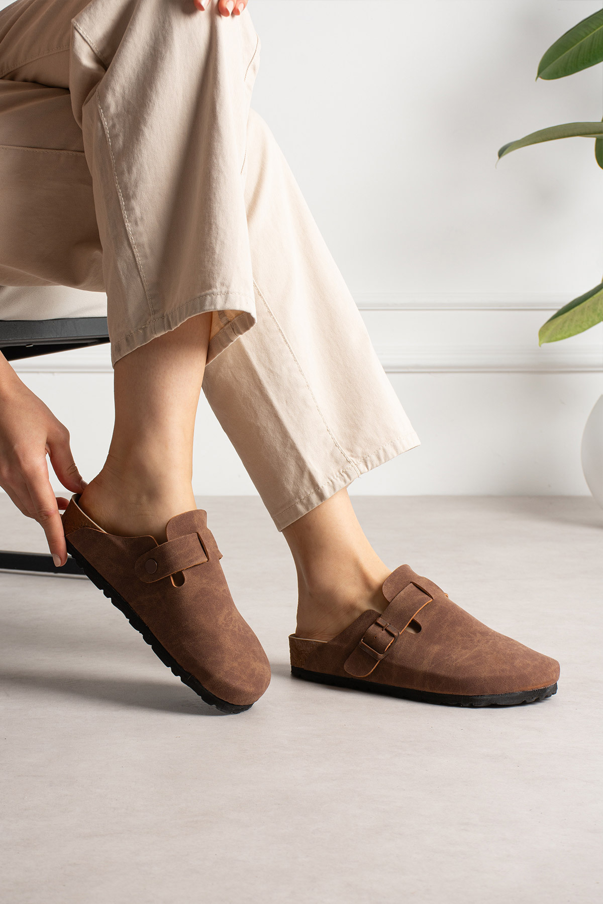 starmarj Unisex Önü Kapalı Tokalı Sabo Günlük Ev ve Dışarı Terliği görsel 3