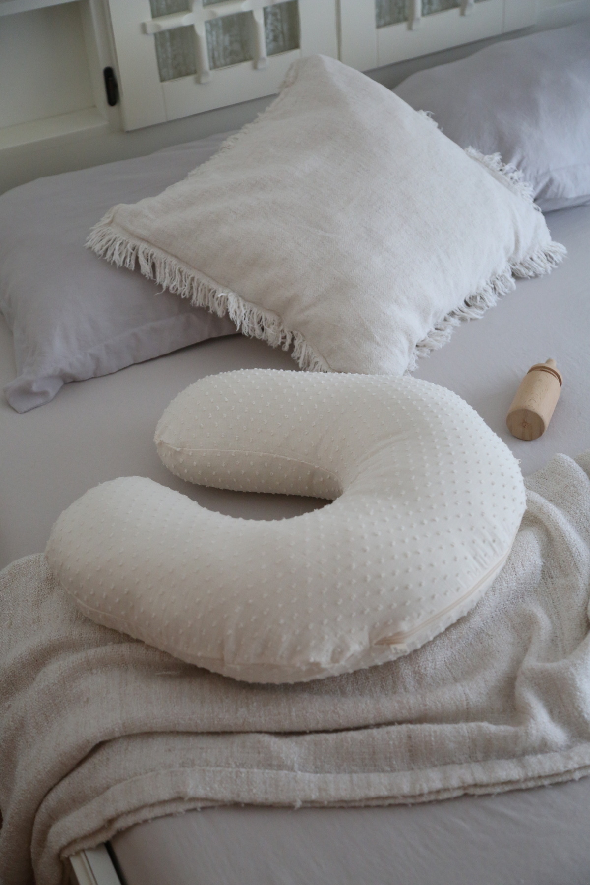 BabyKAR Ponponlu Emzirme Yastığı %100 Pamuk Müslin - Ekru fotoğrafı 3 (önizleme)