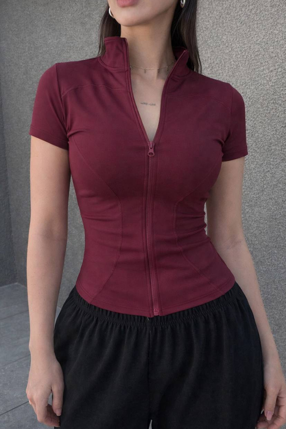 İlayda Toprak  Merso Kadın Kısa Kollu Fermuarlı Bordo Fitness Spor Bluz - Görsel 2