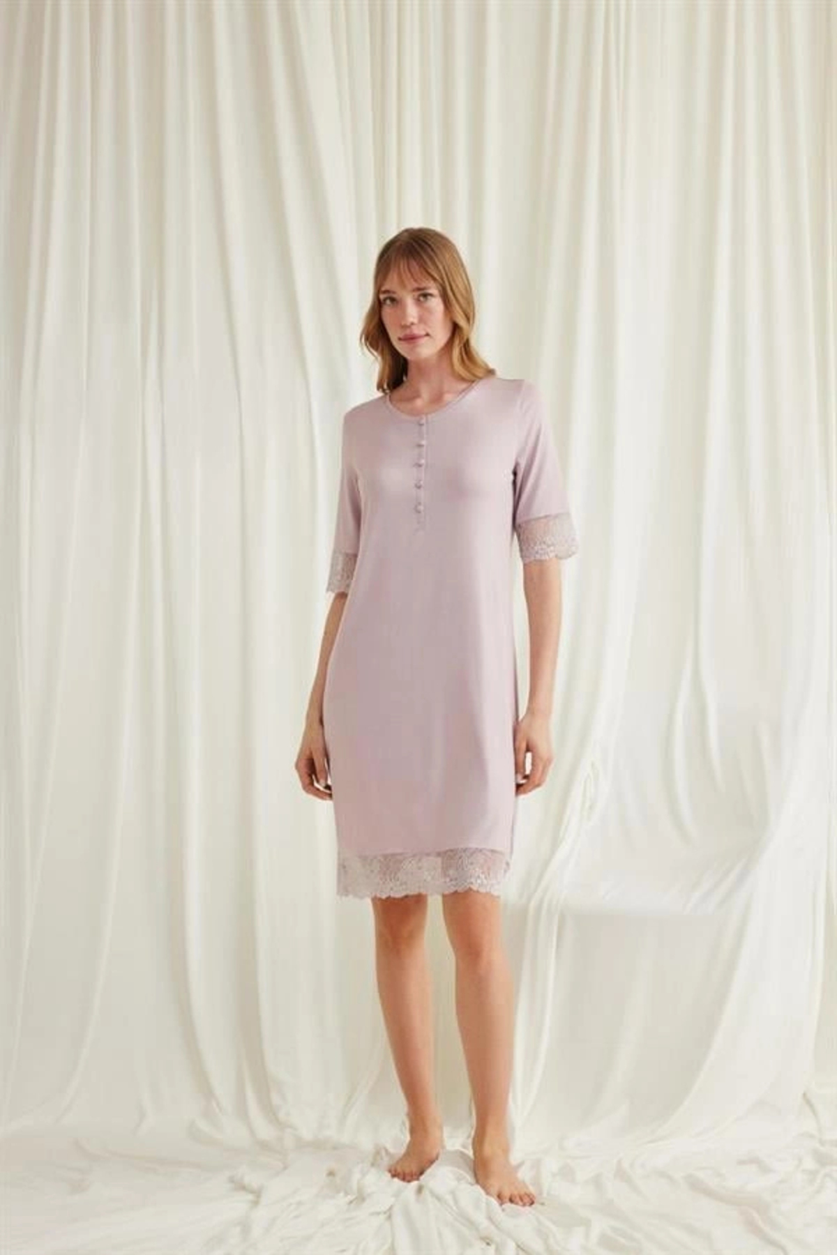 Aria's Closet Arias Closet Dantel Detaylı Kısa Kollu ve Önü Düğmeli Gecelik