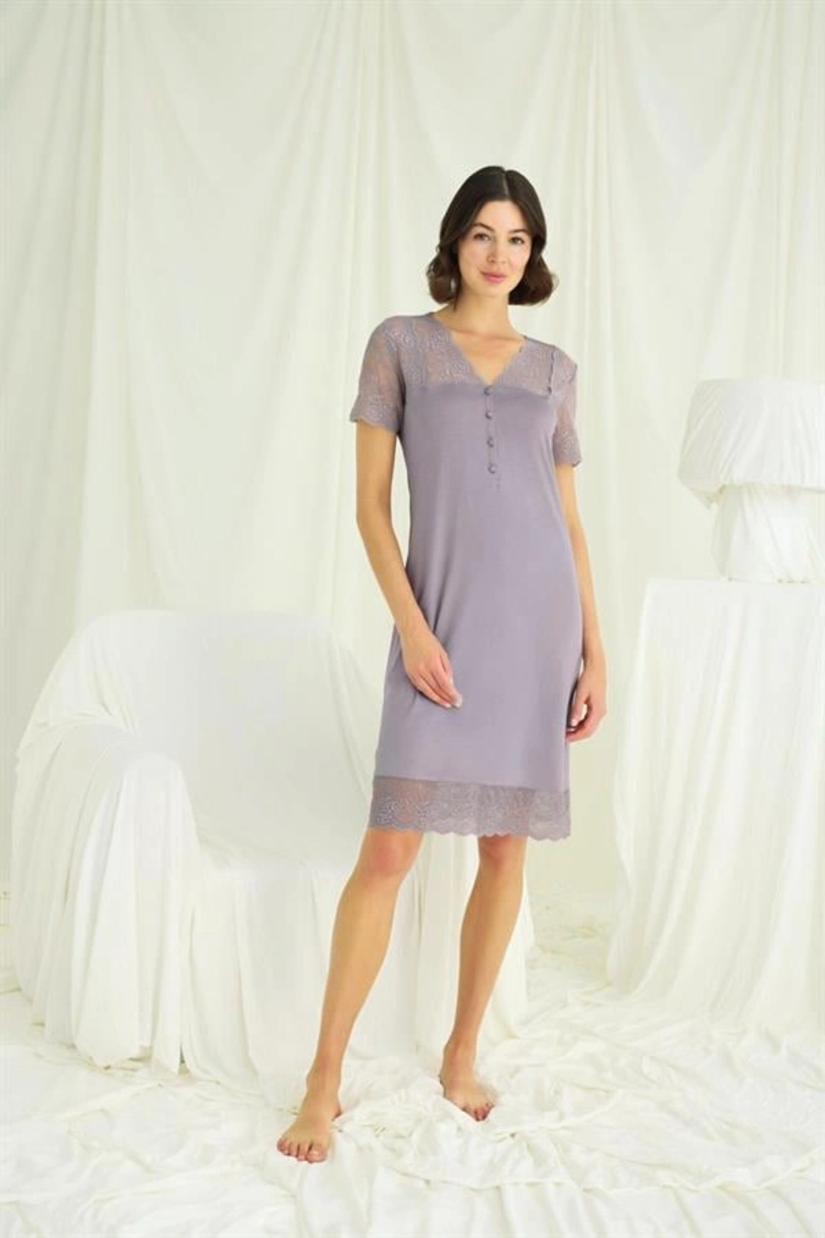 Aria's Closet Arias Closet Yakası Kolu ve Omzu ve Eteği Dantelli Önü Düğmeli Gecelik