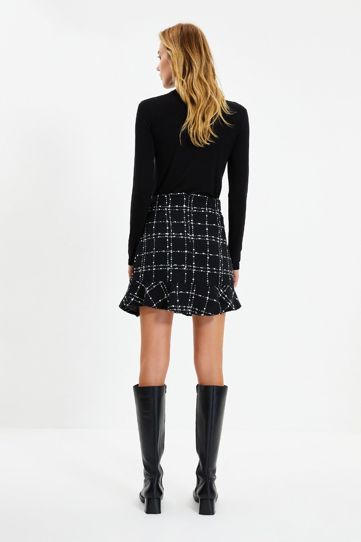 Trendyol Collection-Czarna, zapinana na guziki spódnica z tweedowej tkaniny, z falbaną, mini tkana spódnica TWOAW22ET0155 5