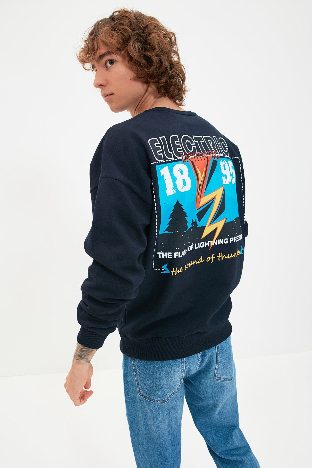 Trendyol Collection-Námořnická modrá overSize mikina s potiskem na zádech - TMNAW22SW0799 2
