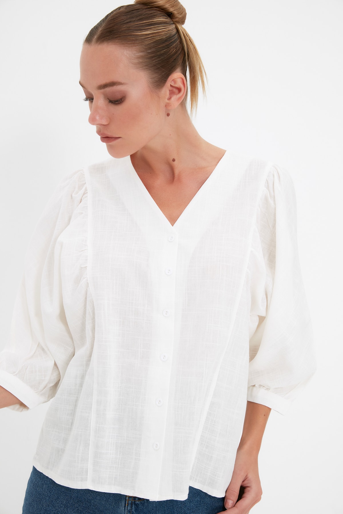  TRENDYOLM?LLA Beyaz Yarasa Kol Regular Normal Kal?p Dokuma G?mlek