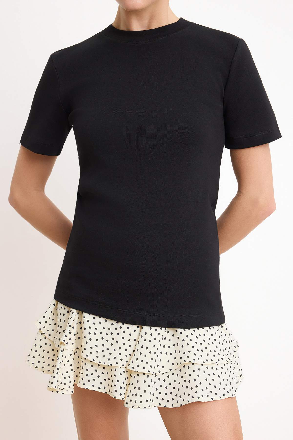 Trendyolmilla  Siyah Fitted/Vücuda Oturan Kısa Kollu Pamuk Ribana Örme T-Shirt TWOSS26TS00080 - Görsel 3