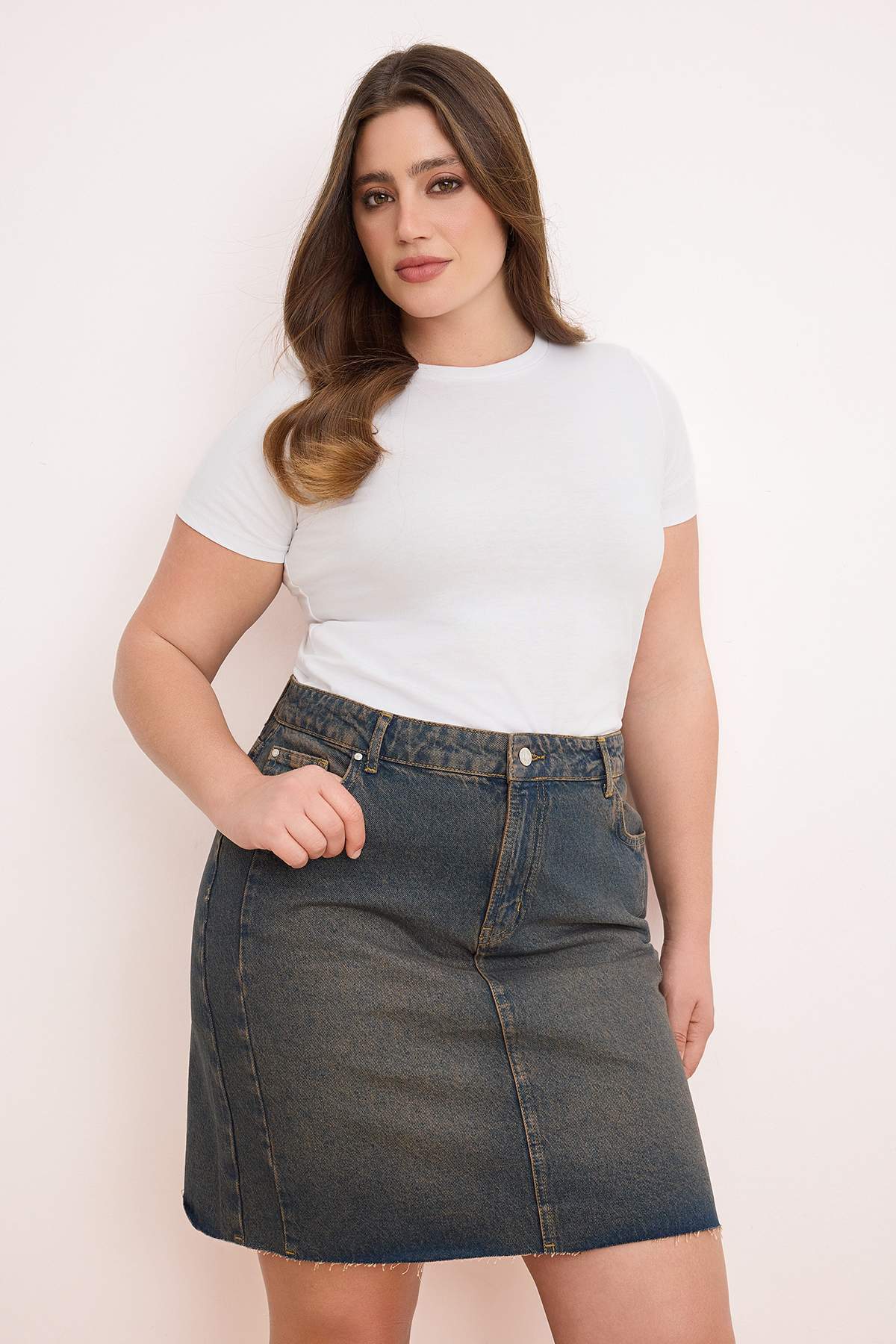 Trendyolmilla  Mavi Soluk Efekt Vintage Yüksek Bel Mini %100 Pamuk Non-Stretch Denim Etek TBBSS26AZ00019 - Görsel 2