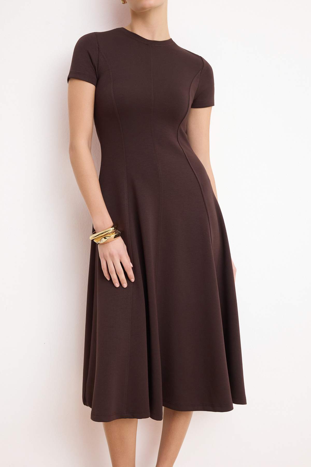 Trendyolmilla  Kahverengi Düz Skater Bisiklet Yaka Standart Kol Kısa Midi Soft Touch Örme Elbise TWOSS26EL00364 - Görsel 3