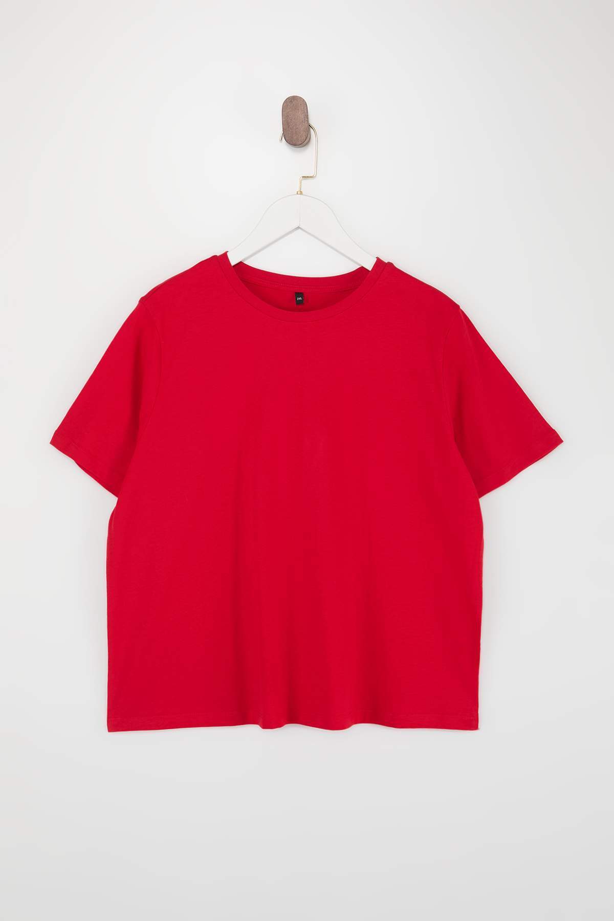 Trendyolmilla Curve Kırmızı Regular Fit Crop Büyük Beden T-shirt TBBSS25BF00061