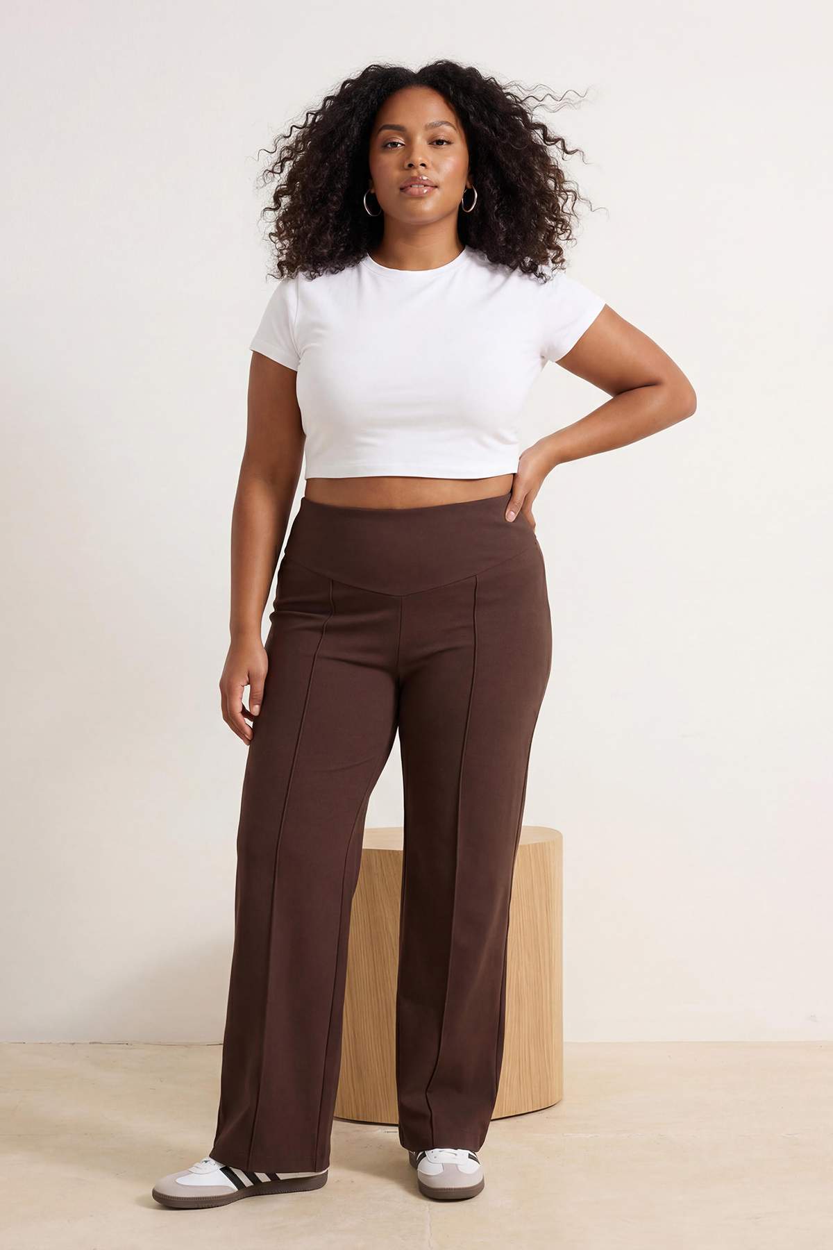 Trendyolmilla Curve Kahverengi Soft Fırçalı Kumaş Wide Leg Büyük Beden Pantolon TBBSS26AR00020