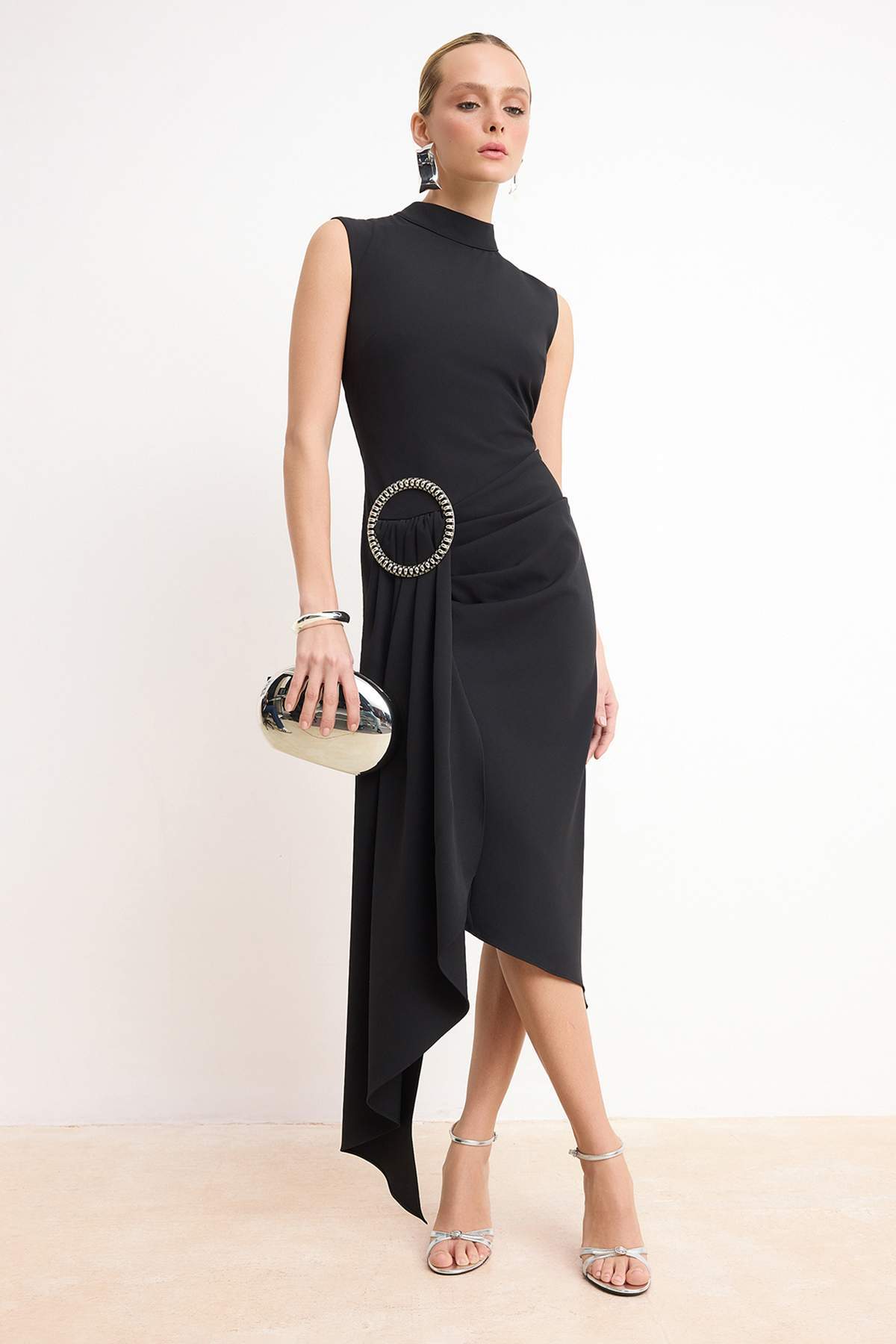 Trendyol Collection Rochie midi țesută cu detalii accesorii negre TPRSS26EL00066