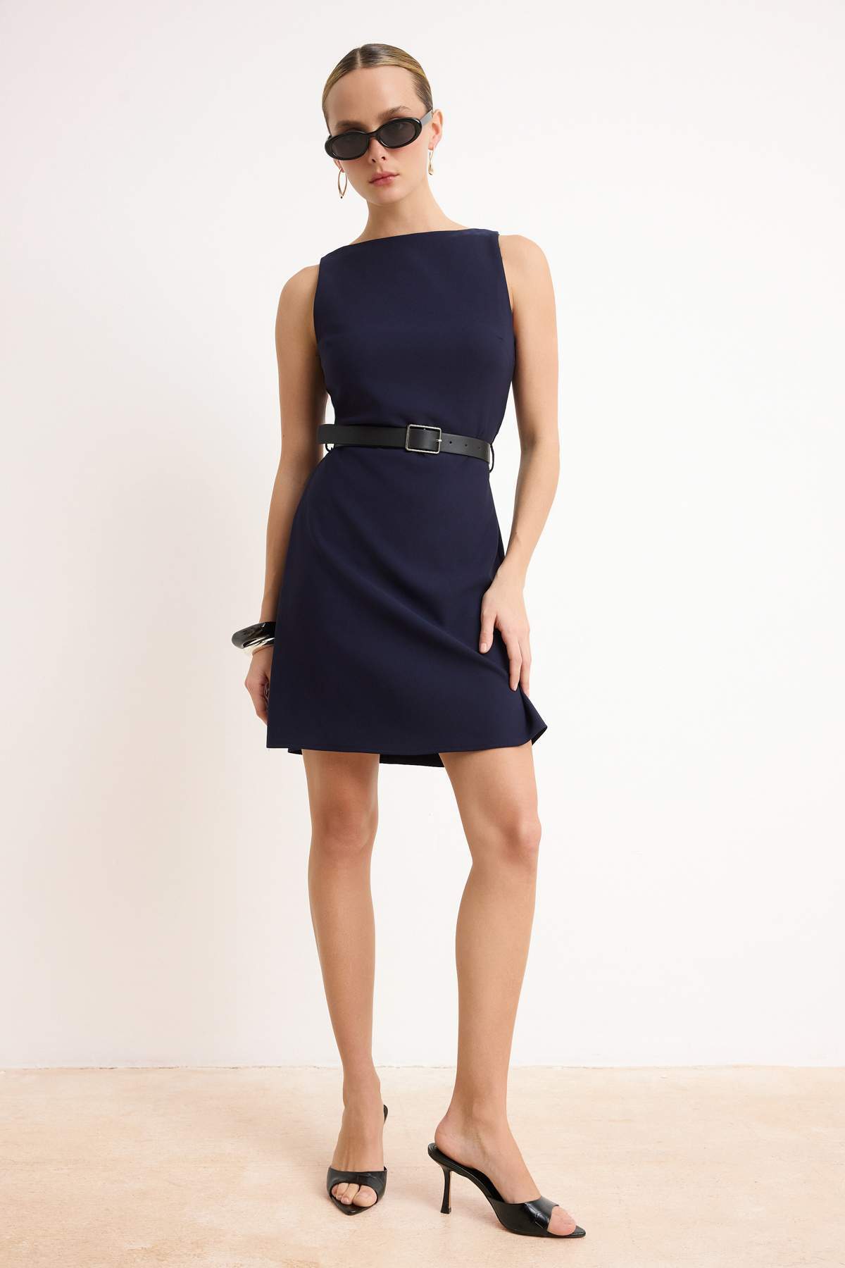 Trendyolmilla  Wardrope Essentials Lacivert Kemerli A Kesim Mini Esnek Dokuma Elbise TWOSS26EL00288 - Görsel 2