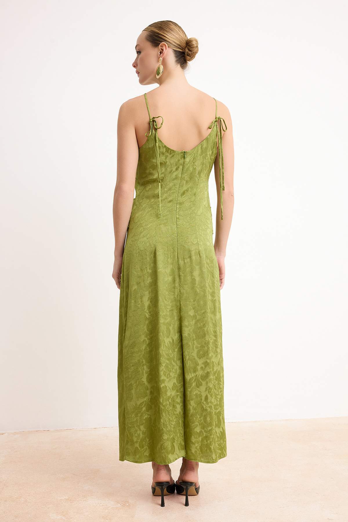 Trendyolmilla  Yağ Yeşil Büzgü ve Drape Detaylı Midi Dokuma Elbise TWOSS26EL00187 - Görsel 4