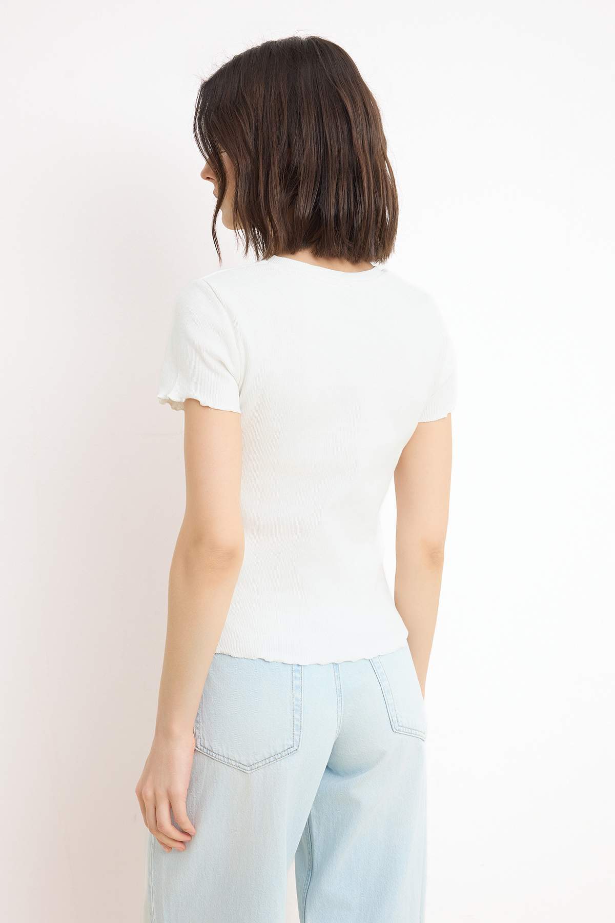 Trendyolmilla  Wardrobe Essentials-Siyah-Ekru 2'li Paket Fitted/Vücuda Oturan Esnek Örme T-Shirt TWOSS26TS00154 - Görsel 11