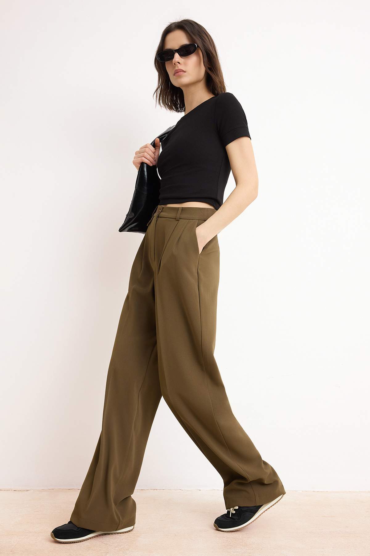 Trendyolmilla  Haki Özel Koleksiyon Dökümlü Wide Leg/Geniş Paça Kumaş Pantolon TWOSS26PL00054 - Görsel 2