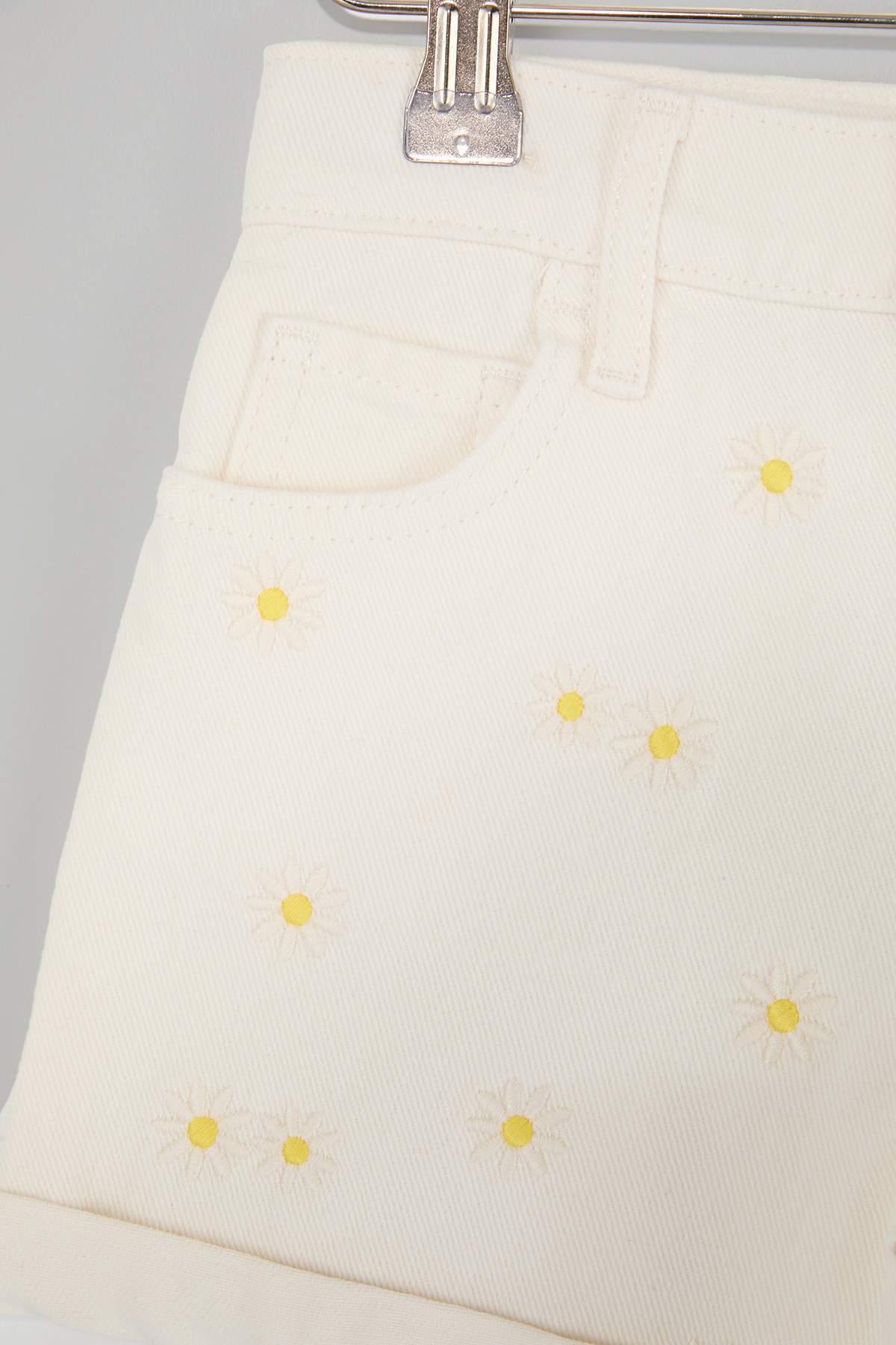 trendyolkids-girls-flat-normal-waist-shorts-b