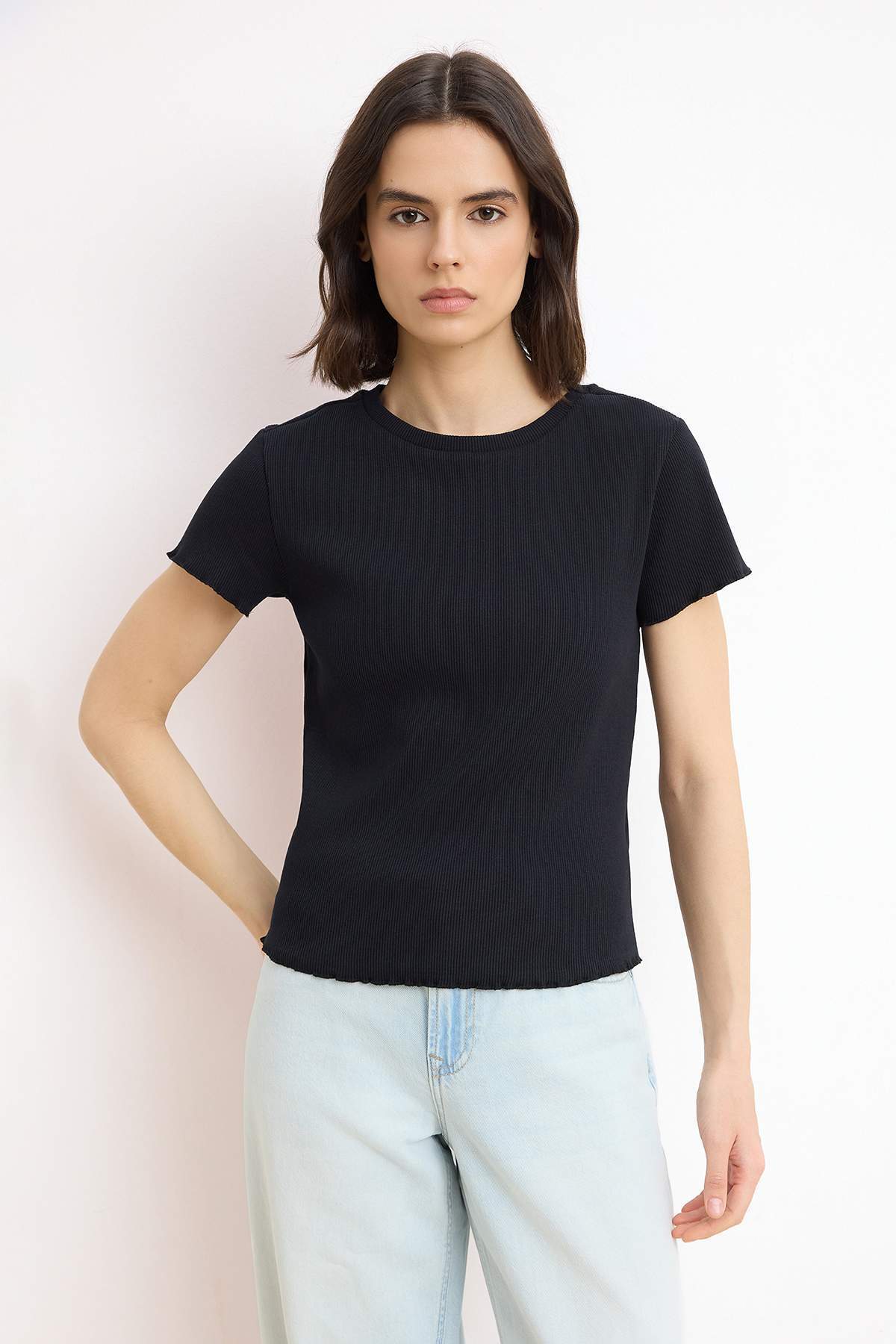 Trendyolmilla  Wardrobe Essentials-Siyah-Ekru 2'li Paket Fitted/Vücuda Oturan Esnek Örme T-Shirt TWOSS26TS00154 - Görsel 12