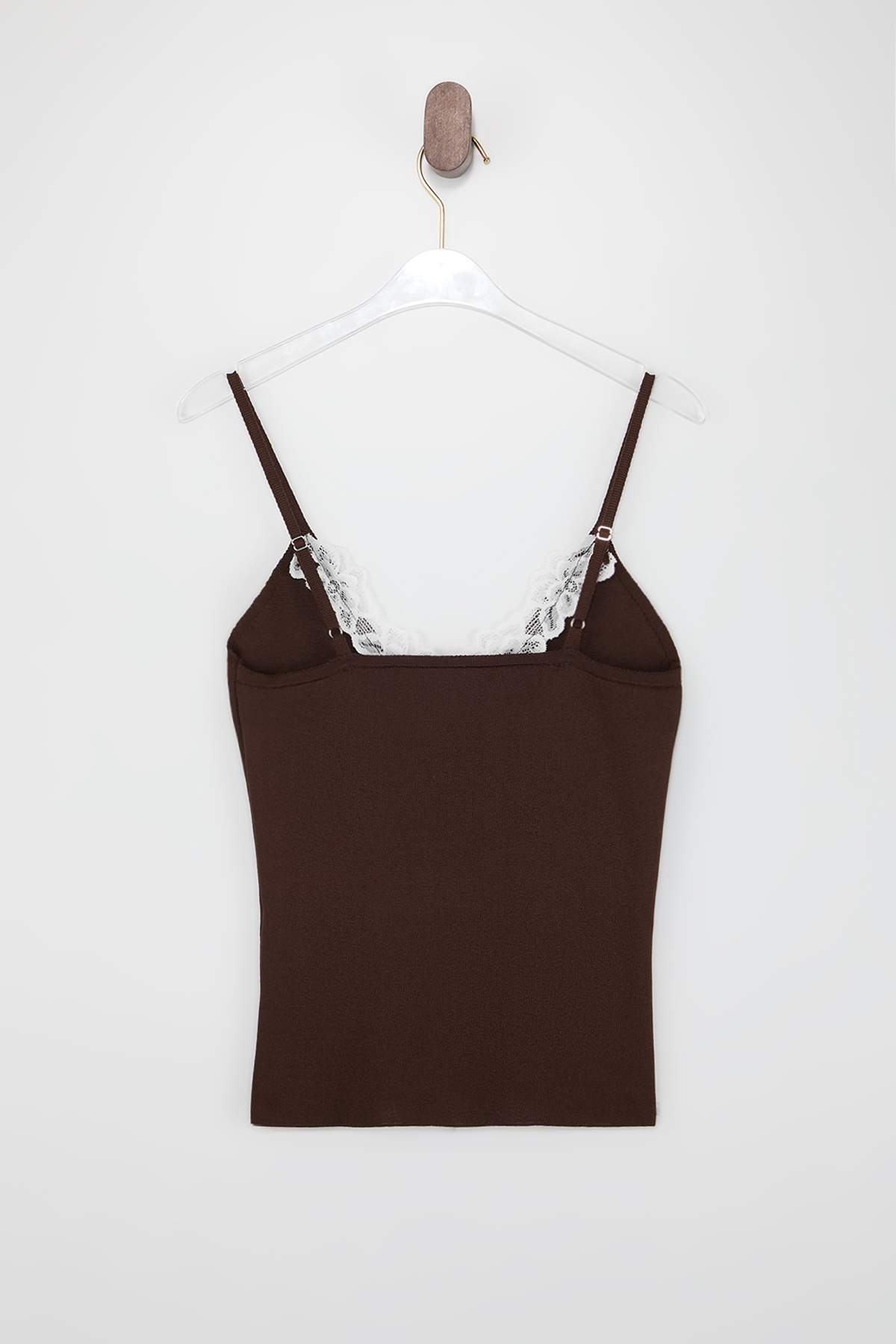 Trendyolmilla  Kahverengi Kontrast Dantel Garnili Askılı Triko Bluz TWOSS26BZ00501 - Görsel 6