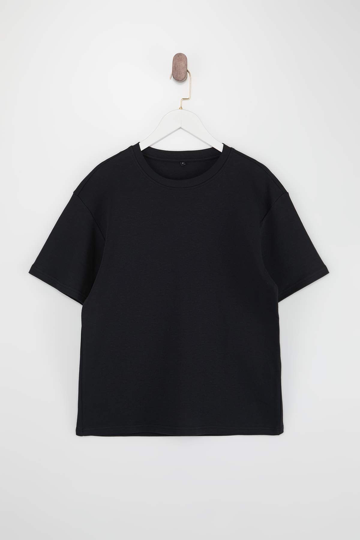 Trendyolmilla  Siyah Premium Wardrobe Essentials Düşük Omuz Regular Fit Basic T-Shirt TMNSS26TS00010 - Görsel 4