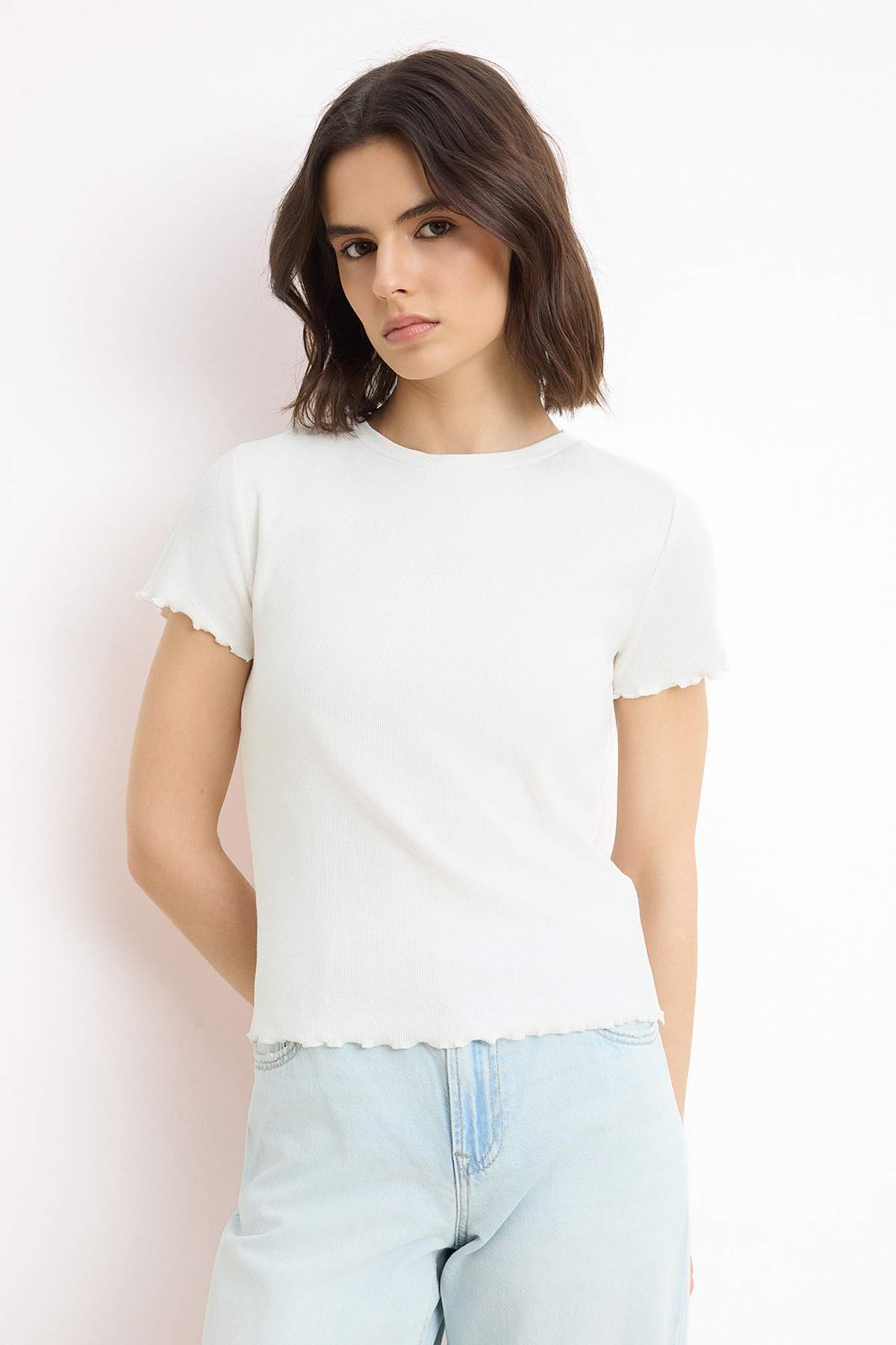 Trendyolmilla  Wardrobe Essentials-Siyah-Ekru 2'li Paket Fitted/Vücuda Oturan Esnek Örme T-Shirt TWOSS26TS00154 - Görsel 9