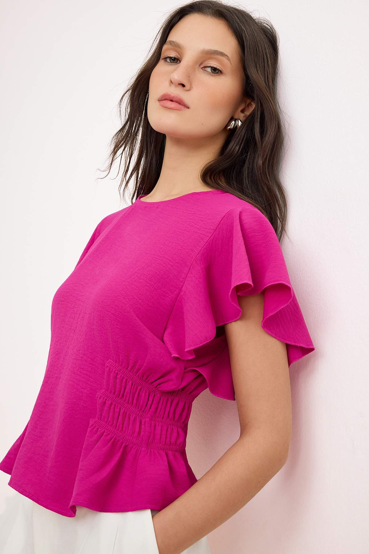 Trendyol Collection Fuchsiafarbene gewebte Bluse mit Gipe-Details an den Seit...