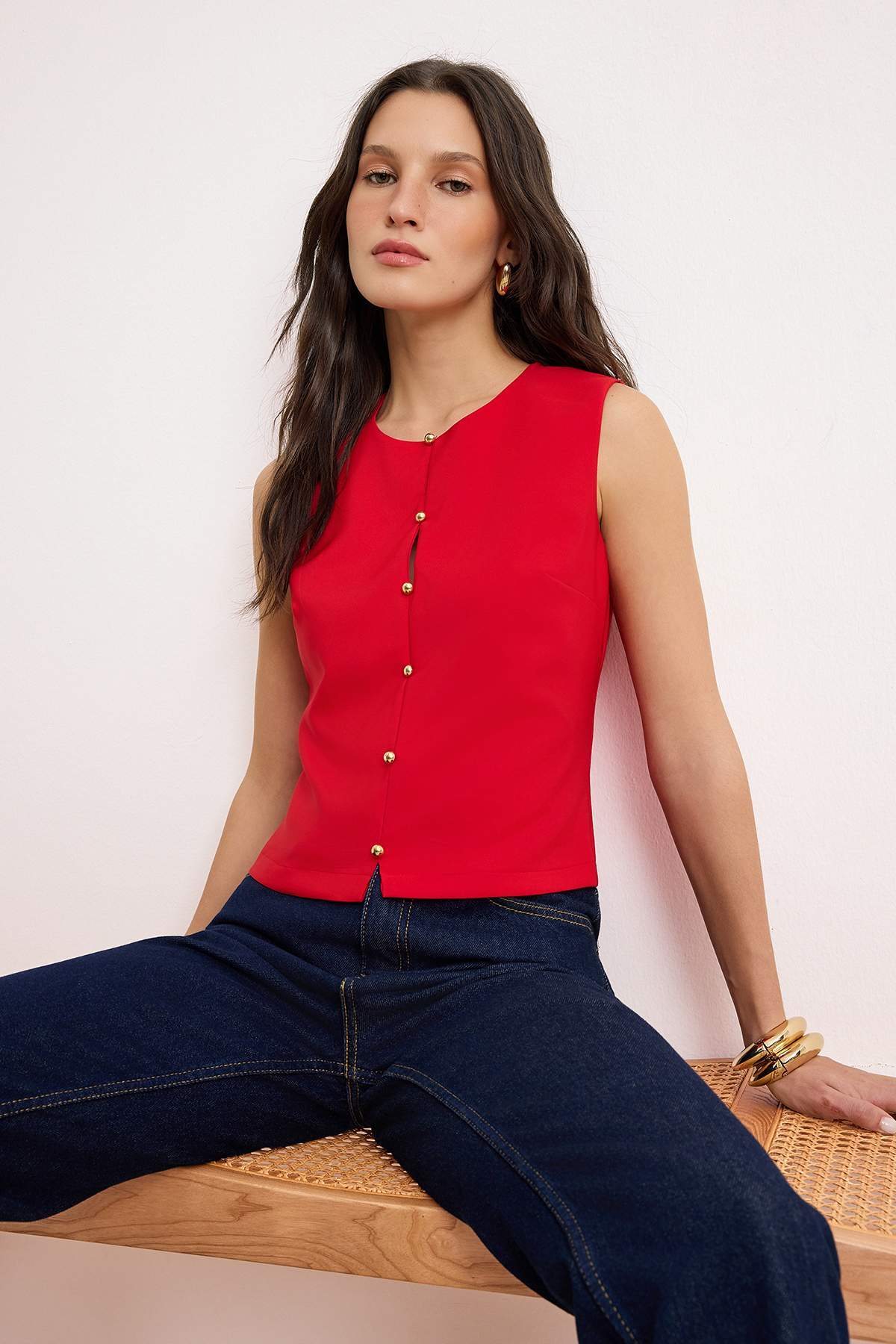 Trendyolmilla  Kırmızı Düğme Detaylı Önü Dikişli Dokuma Bluz TWOSS26BZ00412