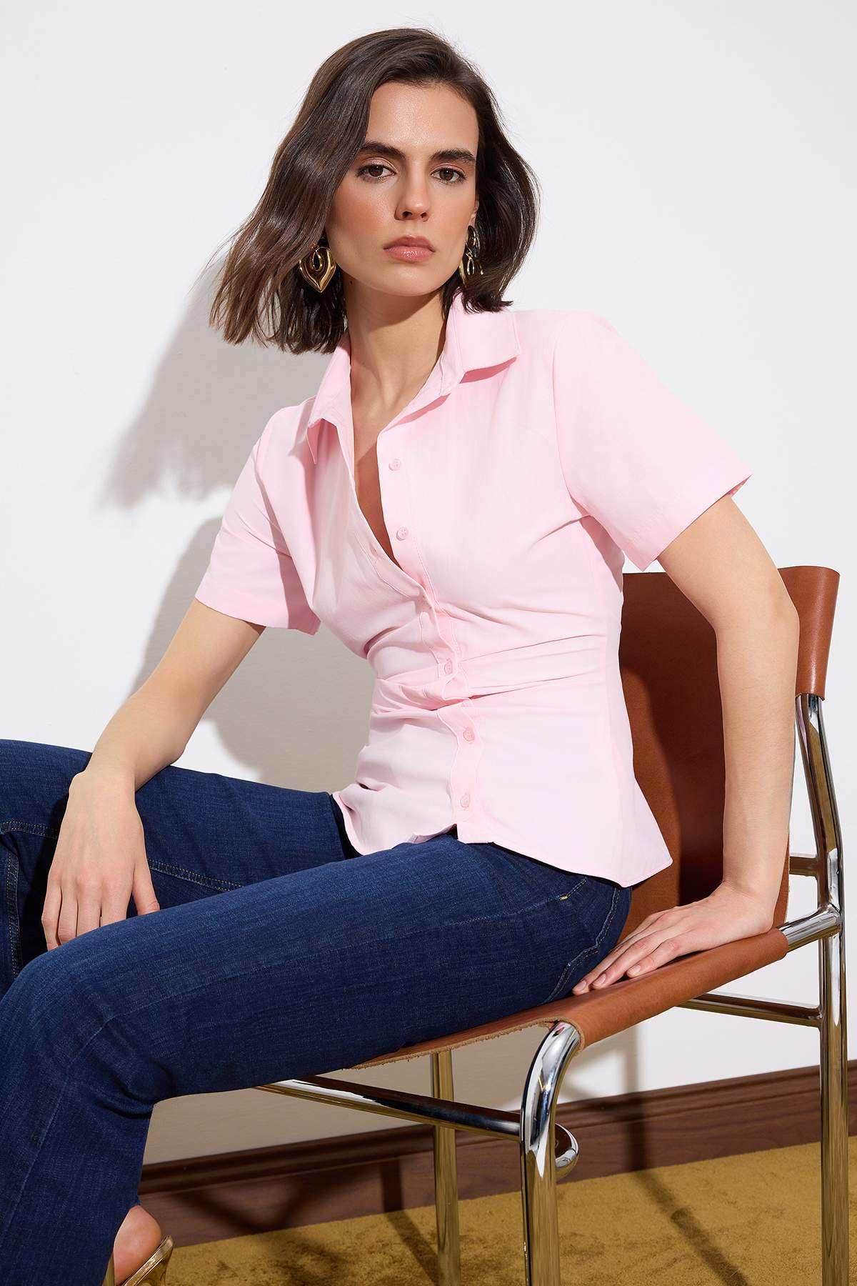 Trendyolmilla  Limited Edition Pembe Bele Oturan Asimetrik Fitted Gömlek TWOSS26GO00054 - Görsel 2