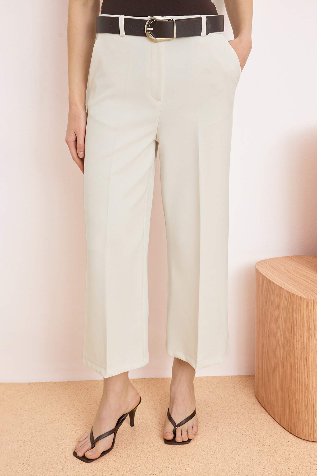 Trendyolmilla  Taş Culotte Kalıp Kemerli Pantolon TWOSS26PL00072 - Görsel 3