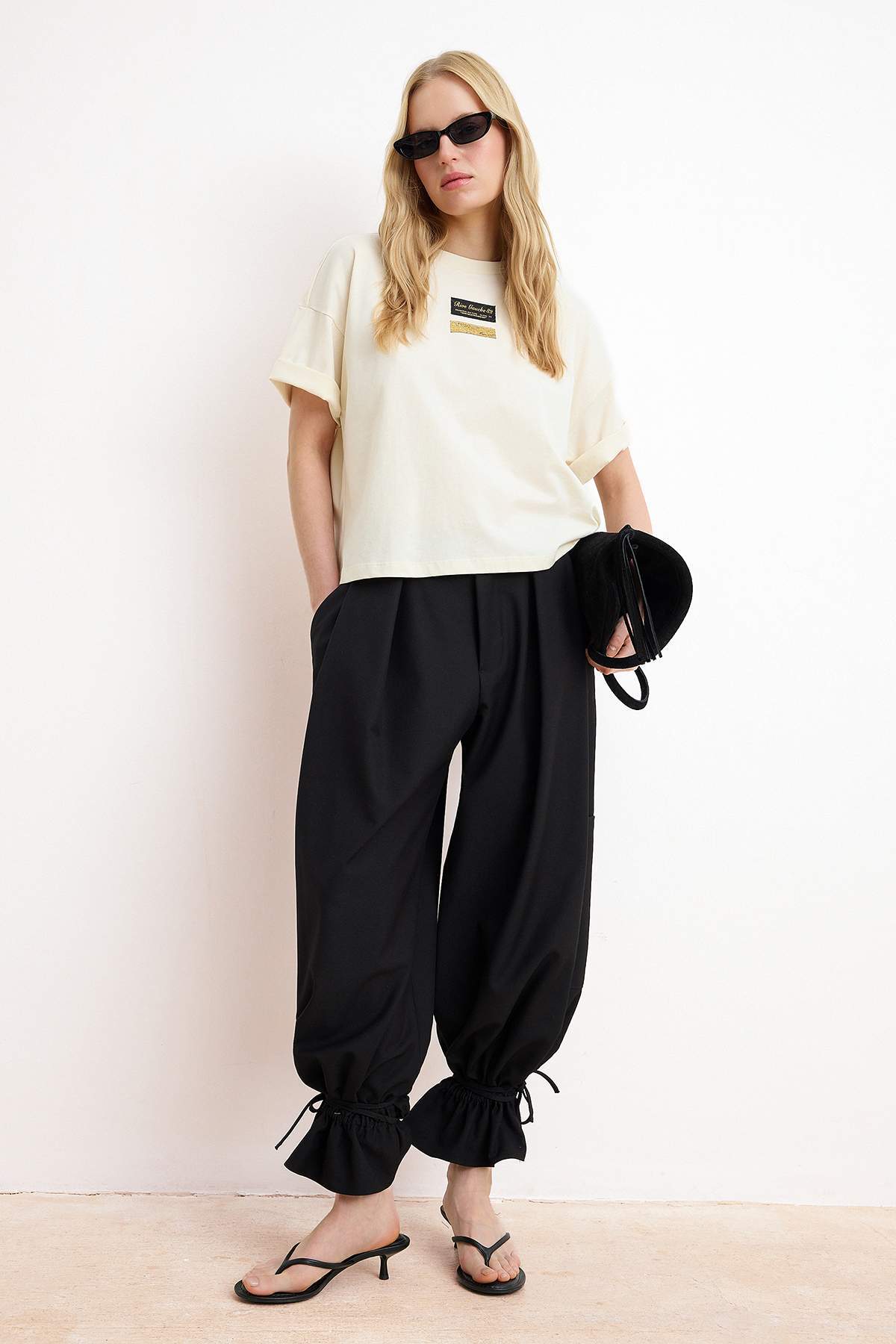 Trendyolmilla  Ekru Düz Boxy Bisiklet Yaka Standart Kol Kısa Tok %100 Pamuk Örme T-Shirt TWOSS26TS00122 - Görsel 2