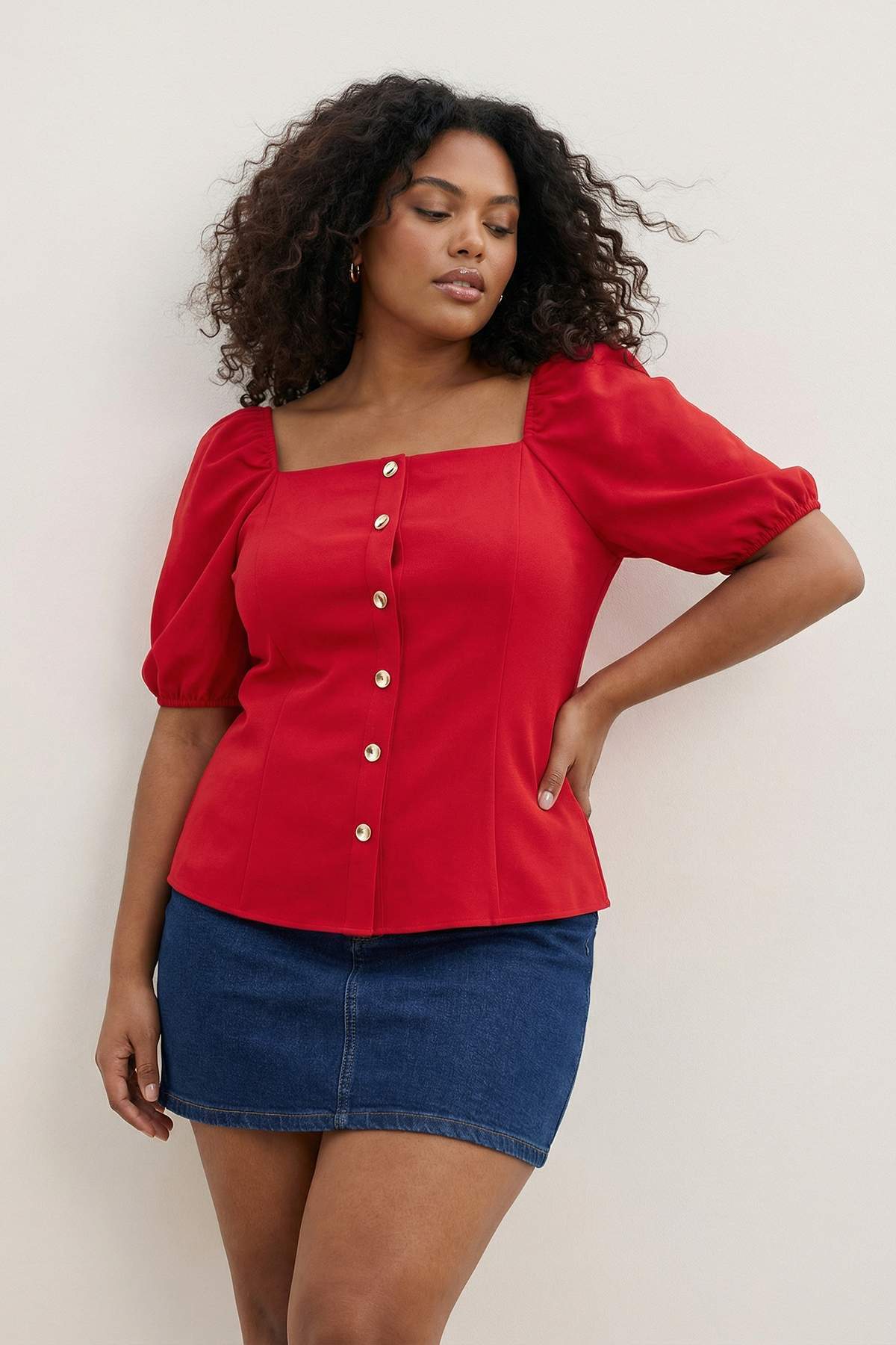 Trendyol Curve Rote Bluse mit quadratischem Kragen und Ballonärmeln, detailli...