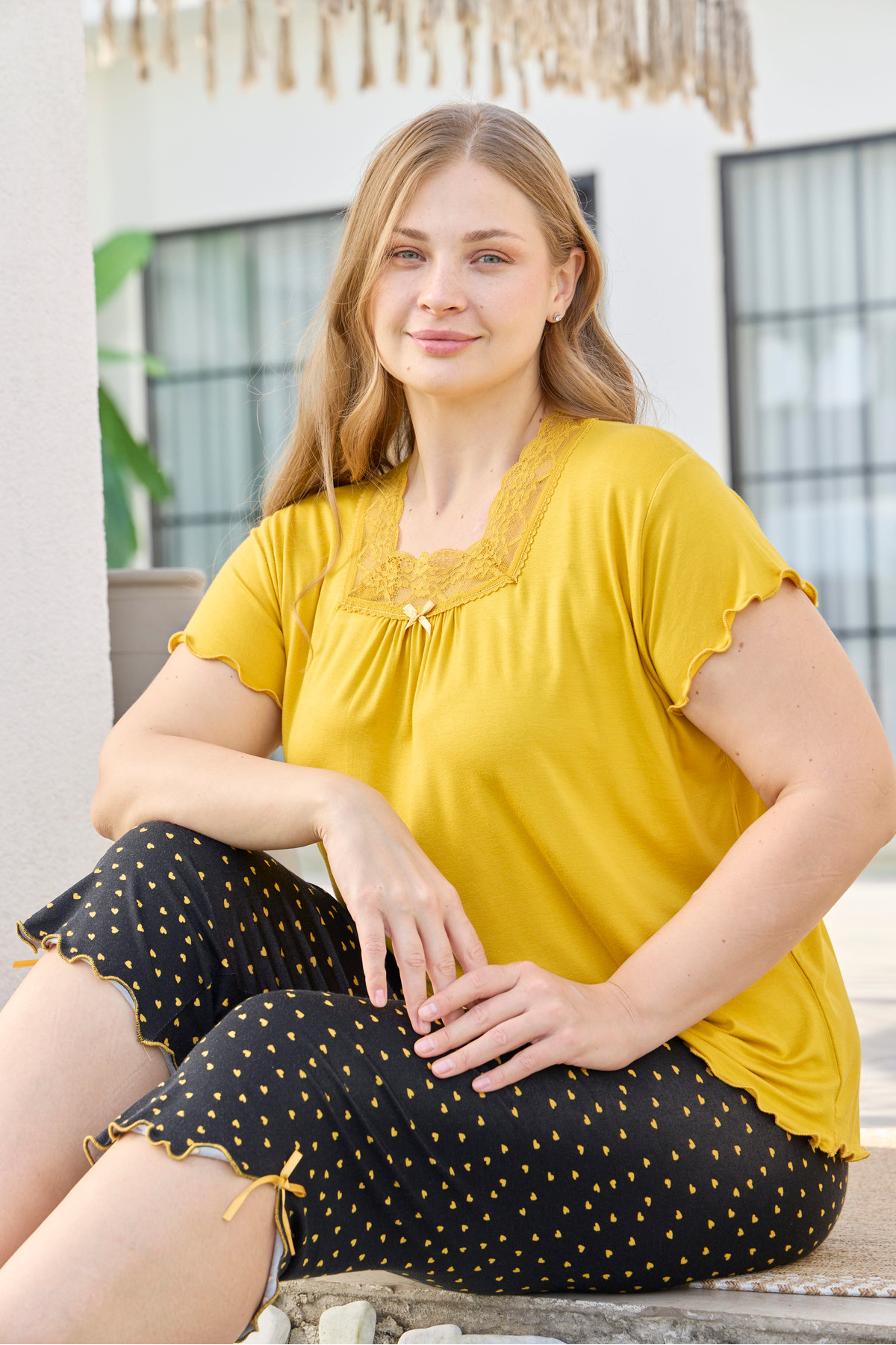 Yellow Ring Viscose Lace Detailed Short Sleeve Plus Size Capri Pajamas Set