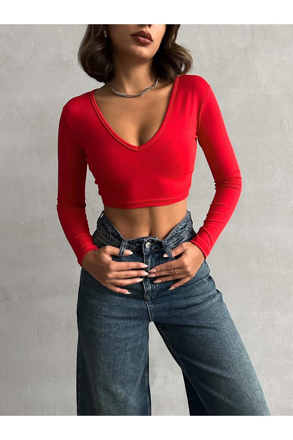 The Base Kadın Kırmızı Scuba V Yaka Spor Crop Top görsel 2