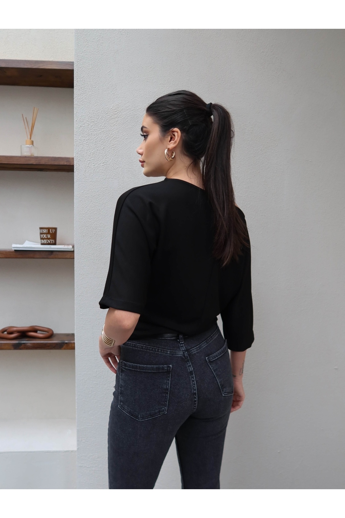 ESRAHELVACI  Kayık Yaka Düz Tshirt - Görsel 5