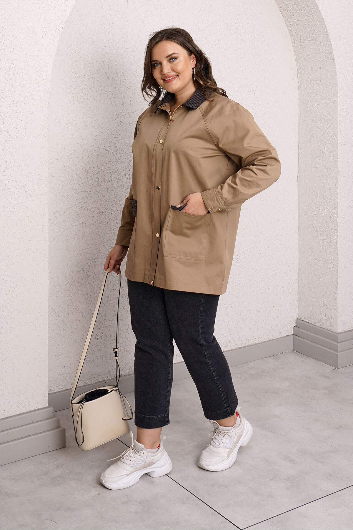 Büyük Moda  KADİFE DETAYLI TRENÇKOT - Görsel 7