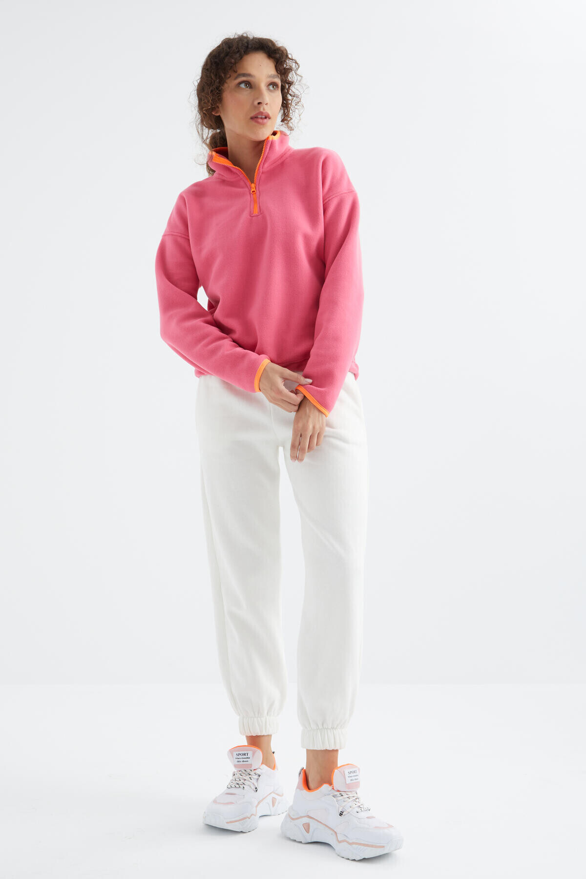 TOMMY LIFE Şeker Pembe Yarım Fermuar Etek Ucu Büzgülü Dik Yaka Standart Kalıp Kadın Polar Sweatshirt - 97234 görsel 2