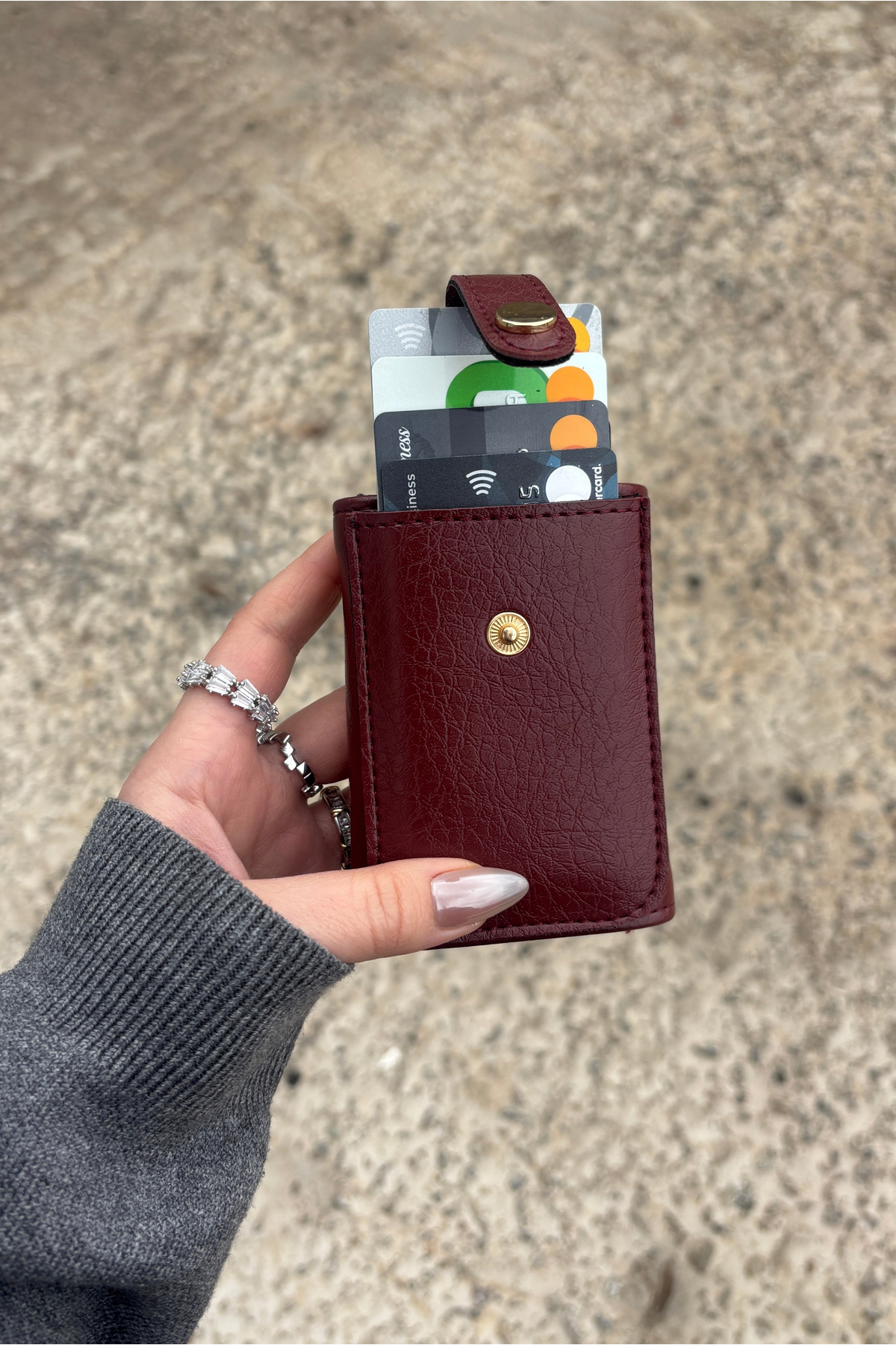 Yuka Atelier Dikey Mekanizmalı Bordo Kartlık Cüzdan