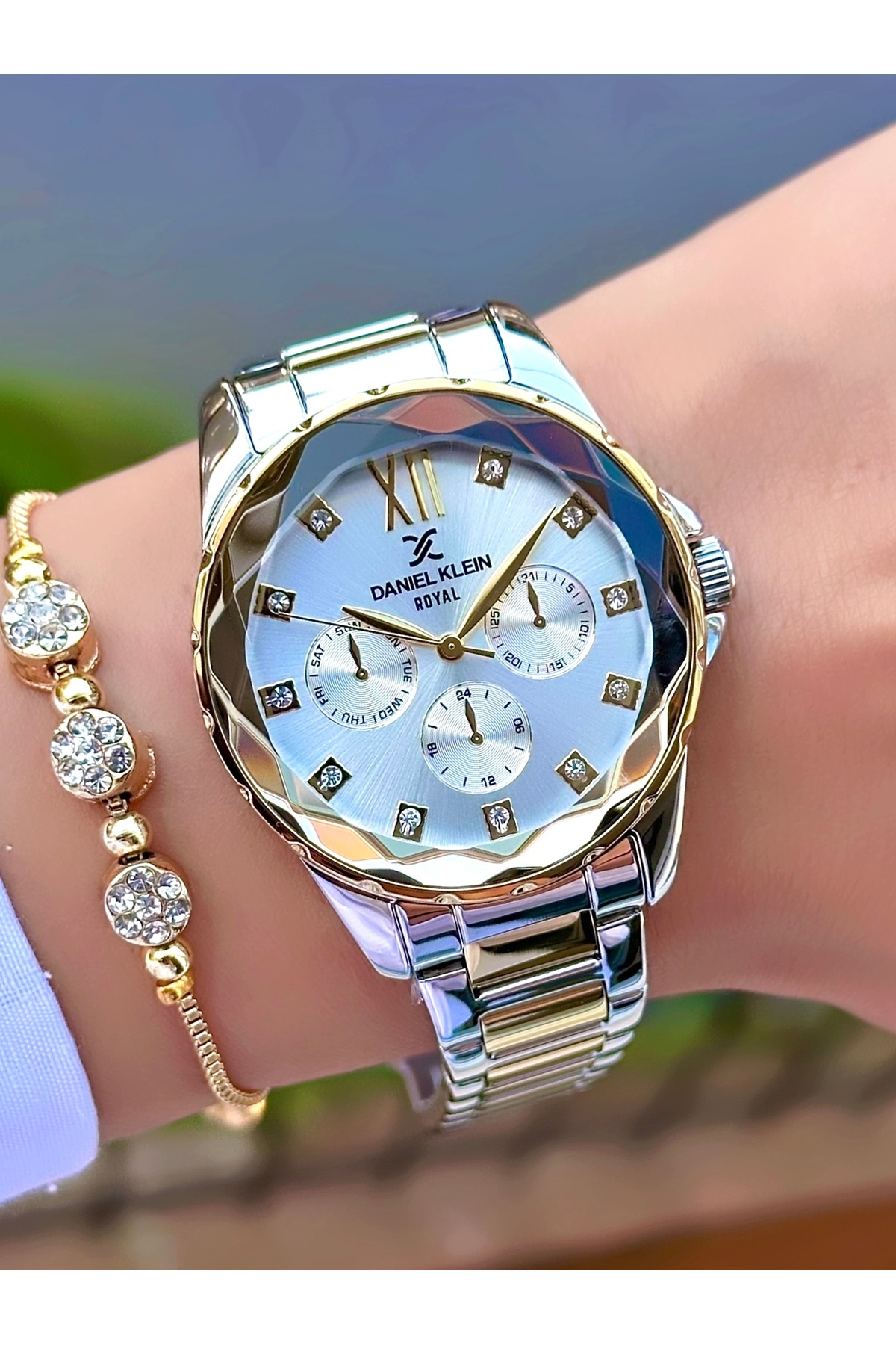 New Season Women Wrist Watch 2 Years Warranty